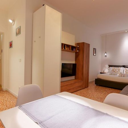 M&M Apartment โบโลญญา ภายนอก รูปภาพ