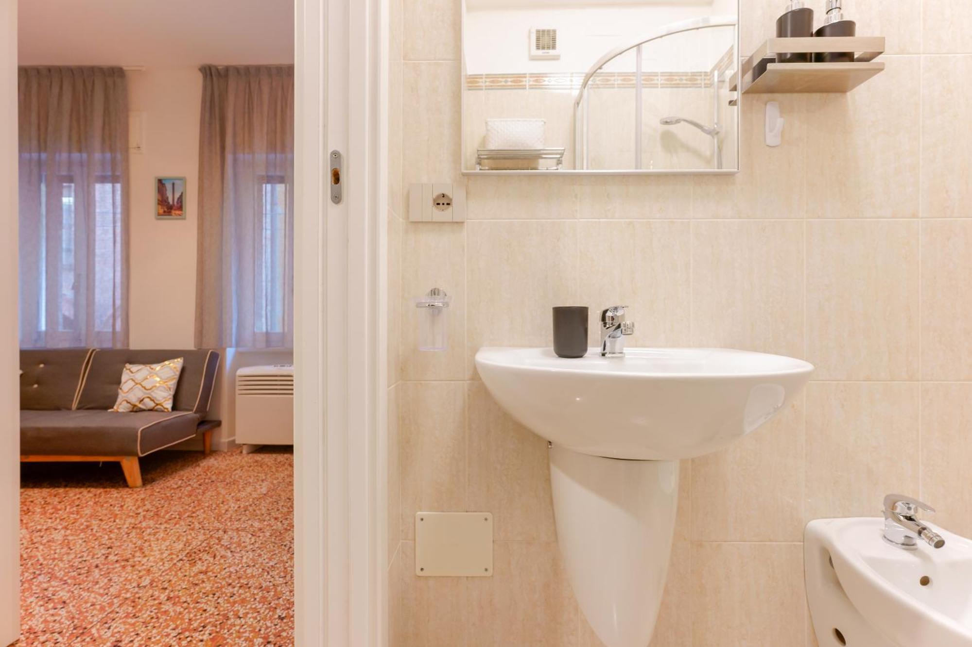 M&M Apartment โบโลญญา ภายนอก รูปภาพ